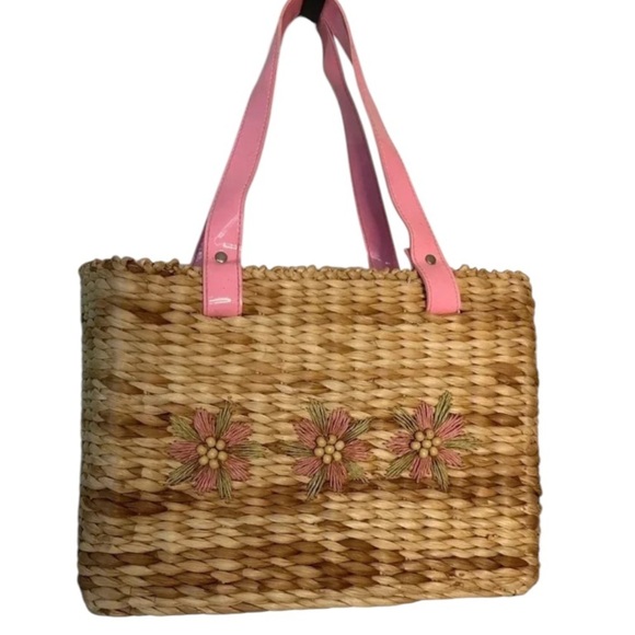 Bloomingdale's Handbags - Bloomingdale’s straw bag purse pink patent embroidered beaded beach